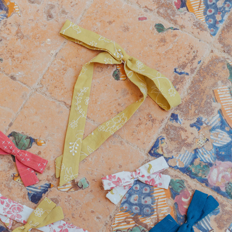 RIBBON BOW, MISTED YELLOW EMBROIDERY